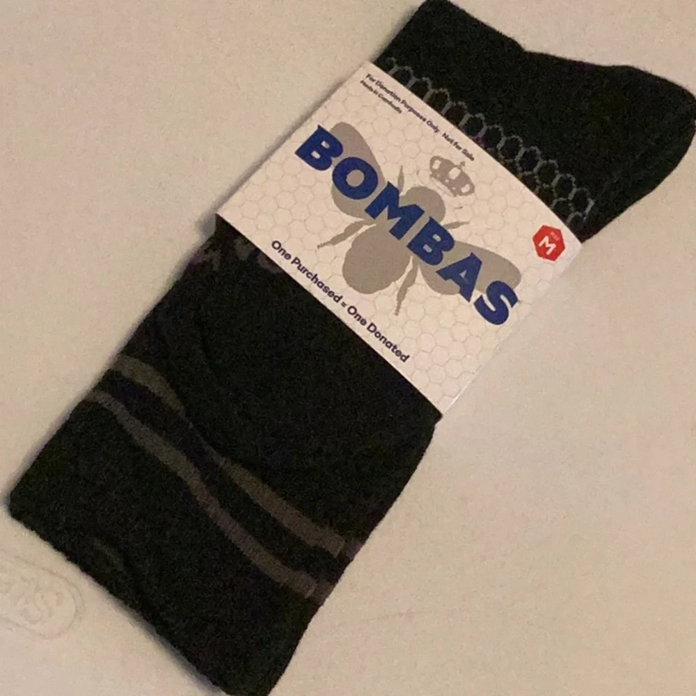 NWT Bombas Black Crew Socks Size Medium Cushioned Footbed